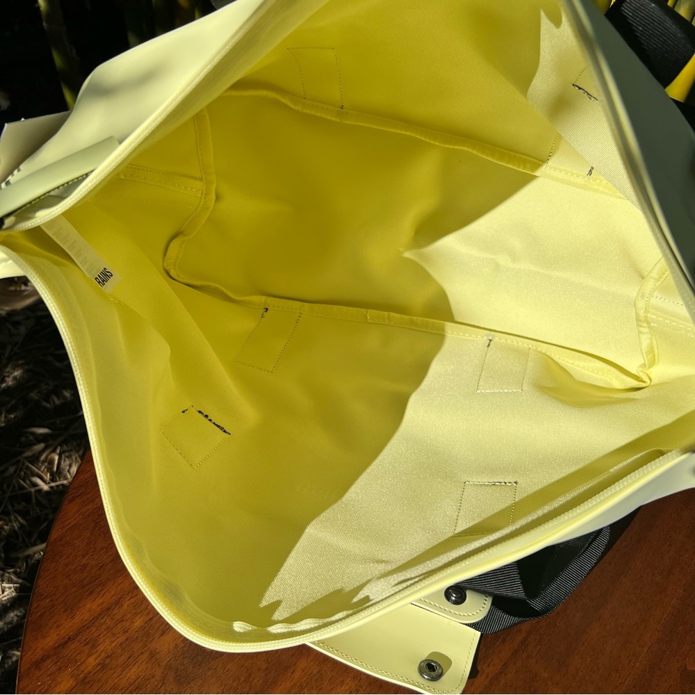 RAINS WEEKEND BAG small 🔥NWT🔥 straw - Picture 9 of 10
